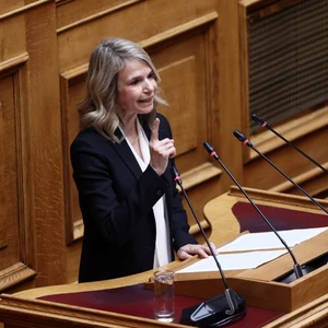 Επιστολή Μιλένας Αποστολάκη σε Στουρνάρα για την εποπτεία αγοράς ασφαλίσεων υγείας
