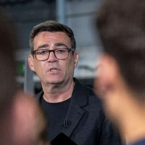 Βρετανία: Το «Σίτι» ετοιμάζεται για μάχη με Μπέρναμ για τον φόρο στις τράπεζες