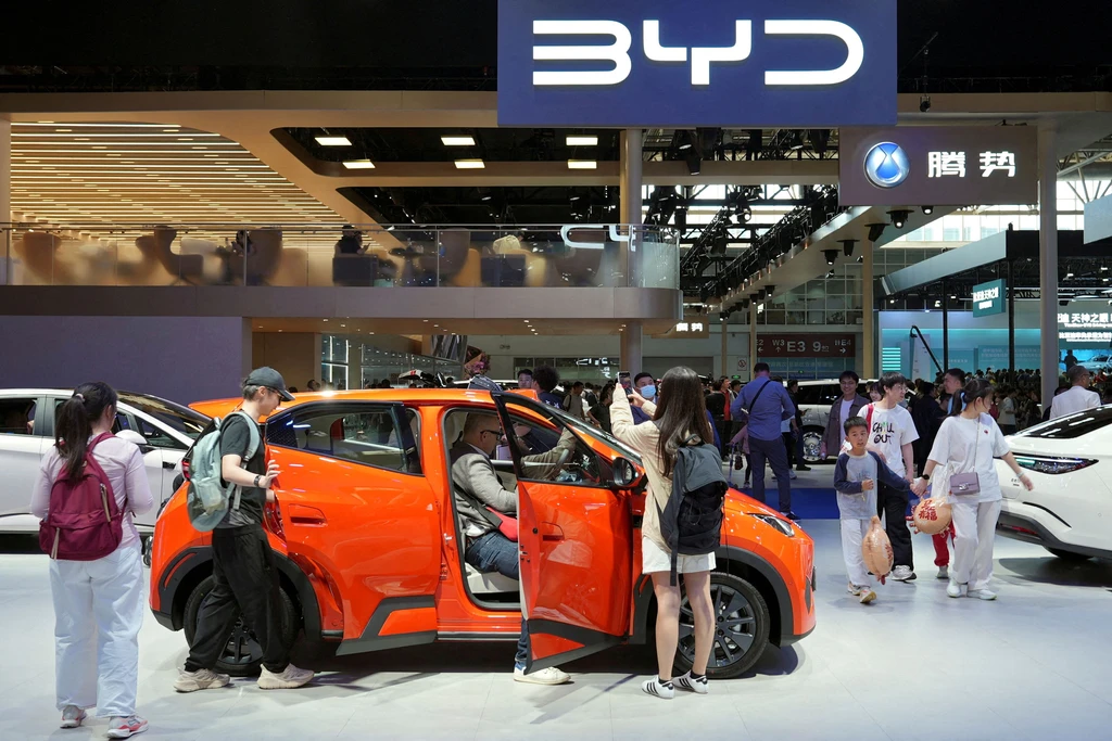 BYD: Μπορεί να πάρει το στέμμα της Toyota ακόμη και χωρίς την αγορά των ΗΠΑ