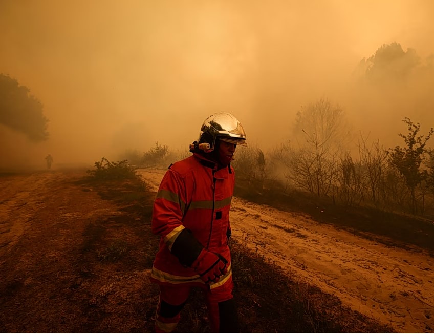 Πυρκαγιές σε Γαλλία και Ισπανία: Πάνω από 300.000 άνθρωποι εγκαταλείπουν τις εστίες τους –