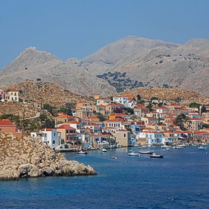 ΥΠΕΝ: Ανοίγει πόρτα για ιδιωτική πολεοδόμηση σε εγκαταλελειμμένους και μικρούς οικισμούς στα νησιά