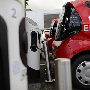 Ηλεκτρικά αυτοκίνητα: Άλμα ταξινομήσεων κατά 30% στην ΕΕ το 2025 – Η εικόνα στην Ελλάδα