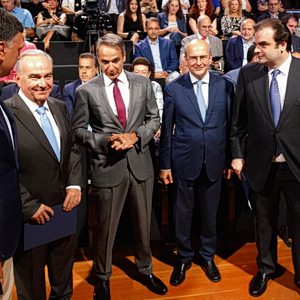 Με φιέστα και κορδέλα…