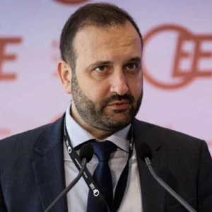 Κόλλιας: Πρόταση για ρήτρα 20ετούς σταθερού φορολογικού καθεστώτος για την επαγγελματική ασφάλιση