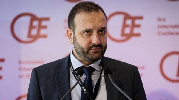 Κόλλιας: Πρόταση για ρήτρα 20ετούς σταθερού φορολογικού καθεστώτος για την επαγγελματική ασφάλιση