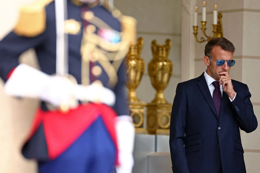 Μακρόν: Ο προϋπολογισμός «τραβάει το χαλί» στον Μακρόν