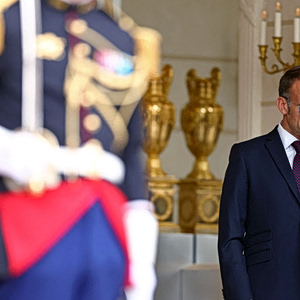Μακρόν: Ο προϋπολογισμός «τραβάει το χαλί» στον Μακρόν