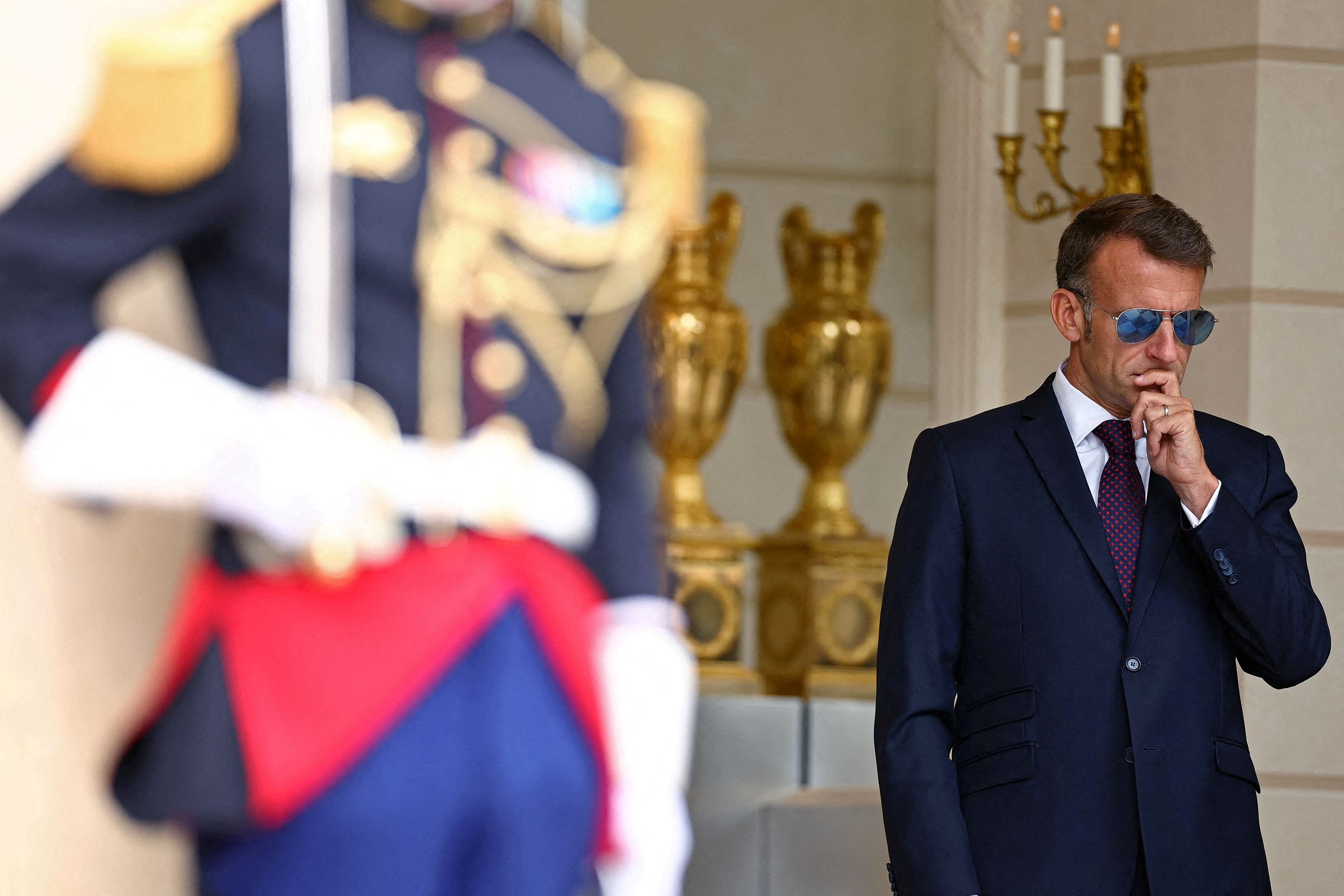 Μακρόν: Ο προϋπολογισμός «τραβάει το χαλί» στον Μακρόν