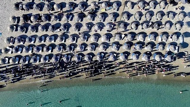 Ακρίβεια: Posokanei το «καλάθι του λουόμενου» – Ο πληθωρισμός στην εξίσωση της παραλίας