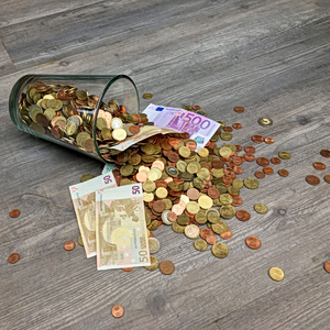 Διαθέσιμο εισόδημα: Βουτιά σε αποταμίευση και επενδύσεις στα ελληνικά νοικοκυριά στο α΄ τρίμηνο 2026