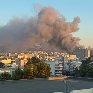 Φωτιά στο παλιό κτίριο του Μπάντμιντον στο Πάρκο Γουδή – Μήνυμα από το 112
