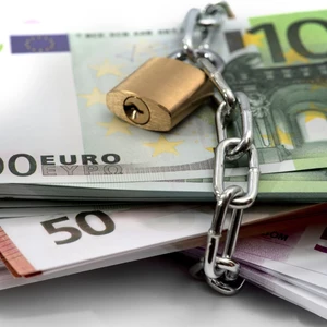 Κατασχέσεις: Πώς να προστατέψετε τις καταθέσεις σας