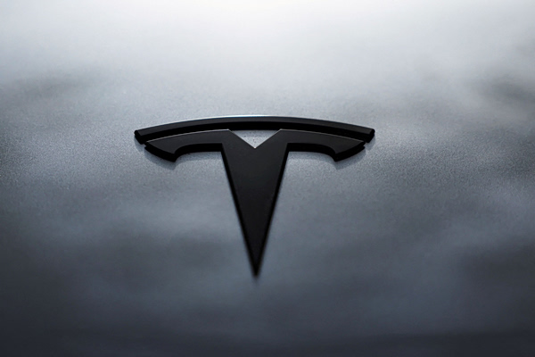 Tesla: Η μετοχή σημειώνει πτώση 6% παρά την ενθαρρυντική έκθεση για τις παραδόσεις