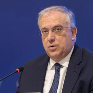 Θεοδωρικάκος: Τέλος στα ψιλά γράμματα, διαφάνεια, προστασία από καταχρηστικές πρακτικές