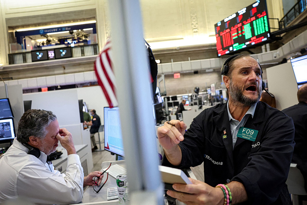 Wall Street: Οριακή άνοδος για S&P 500, κατάρρευση μετοχών εταιρειών chip