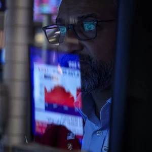 Wall Street: Μικτά πρόσημα υπό το βάρος της κρίσης στη Μέση Ανατολή