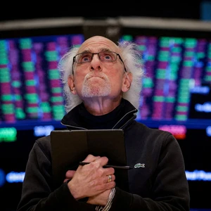 Wall Street: «Φωτιά» στις αγορές από Ορμούζ – Βουτιά στις μετοχές, πάνω το πετρέλαιο