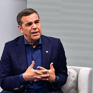 Τσίπρα στο Politico: Η Ελλάδα να περιορίσει τις στενές σχέσεις με MAGA