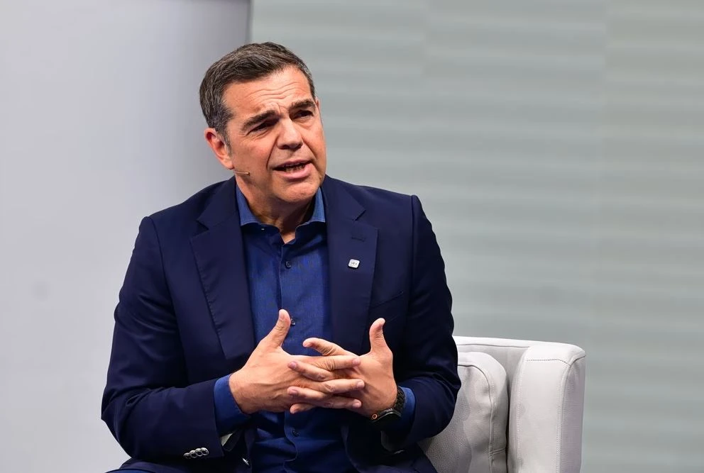 Τσίπρα στο Politico: Η Ελλάδα να περιορίσει τις στενές σχέσεις με MAGA