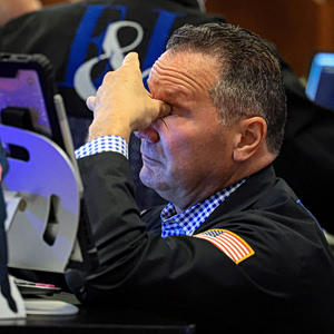 Wall Street: Κατάρρευση Dow λόγω πετρελαίου, πτώση για Αlphabet και Tesla