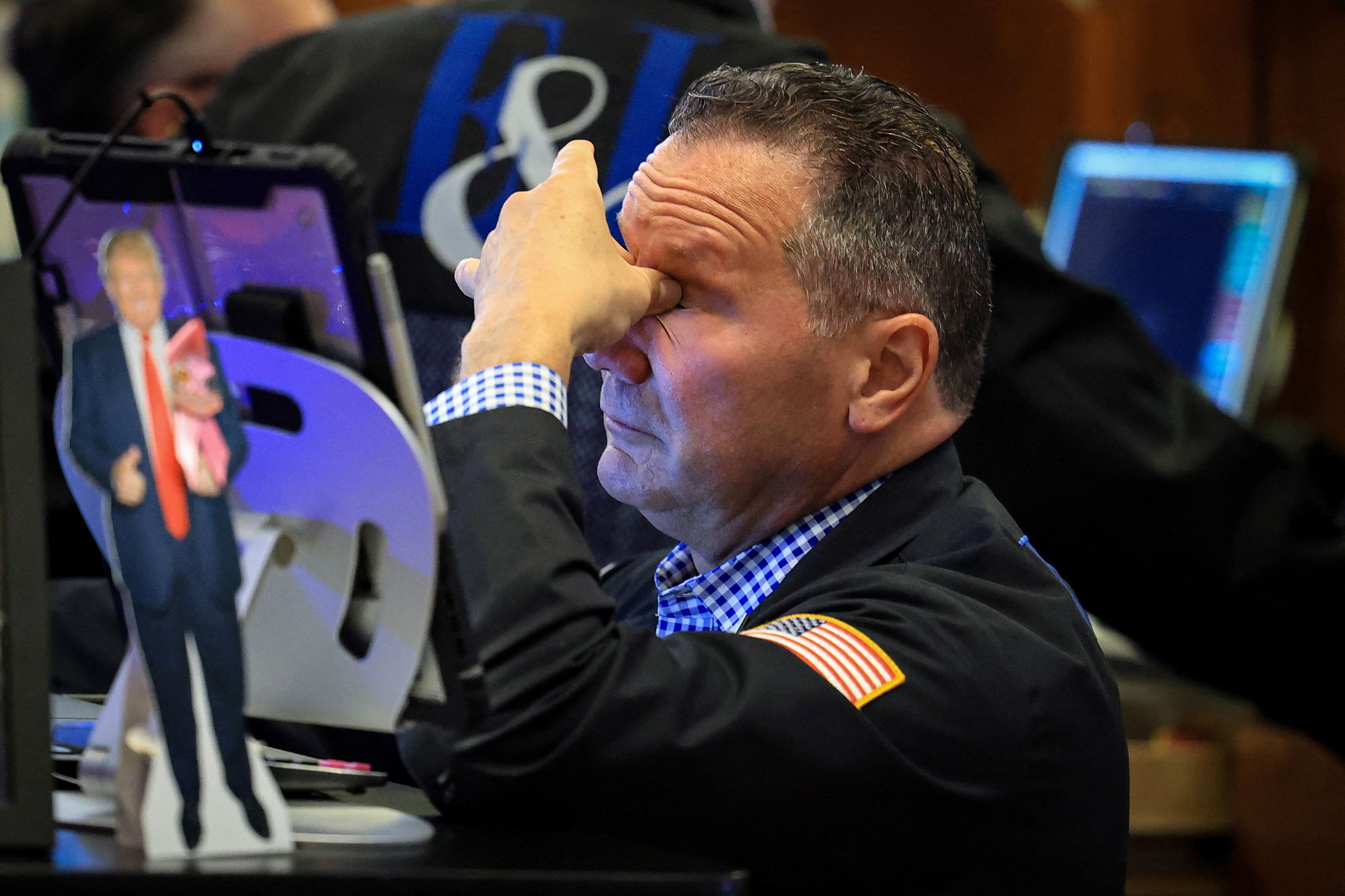 Wall Street: Κατάρρευση Dow λόγω πετρελαίου, πτώση για Αlphabet και Tesla