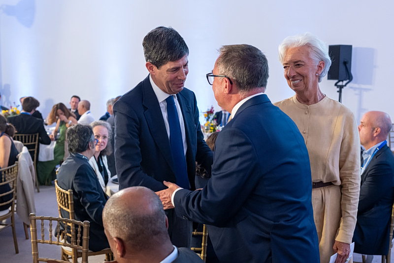 Γουόρς: Το ντεμπούτο που καθησύχασε τους κεντρικούς τραπεζίτες