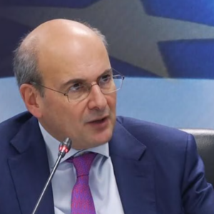 Χατζηδάκης: Στα 40 εκατ. το κόστος των διυλιστηρίων για τις μειώσεις στα καύσιμα