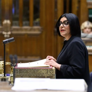 Βρετανία: Επιφυλάξεις επιχειρήσεων και οι Εργατικών για τη Σαμπάνα Μαχμούντ ως μελλοντική υπουργό Οικονομικών