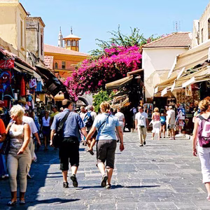 Τουριστική εκπαίδευση: Δύο νέες προκηρύξεις για Σχολές Ξεναγών και Πειραματικές
