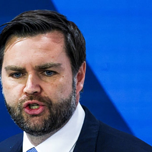 Βανς: «Στόχος υπ’ αριθμόν ένα» να παραμείνουν χαμηλά οι τιμές των καυσίμων