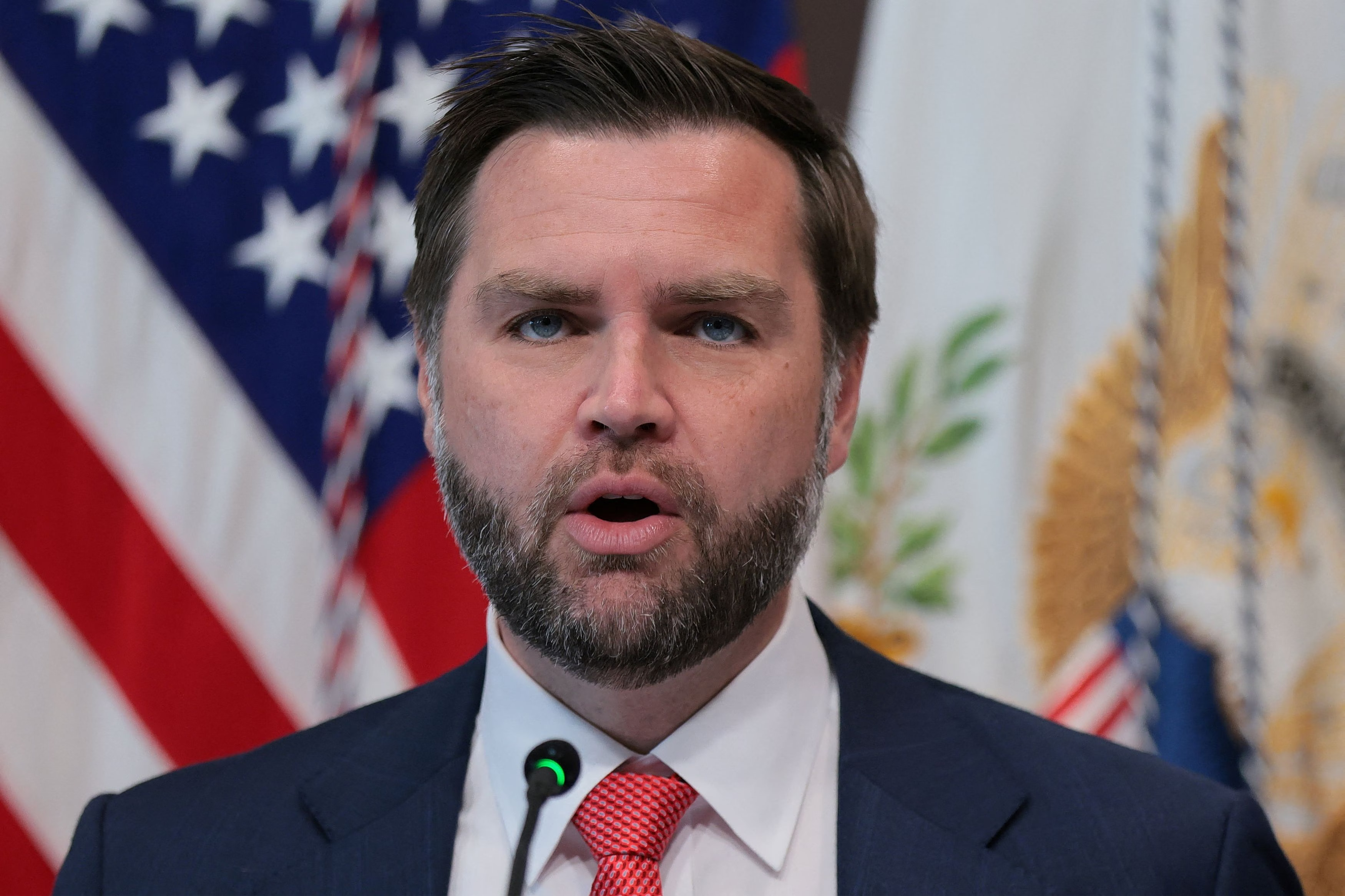 Βανς: Δεν υπάρχει πόλεμος, ούτε ιδιαίτερο πρόβλημα στα Στενά του Ορμούζ