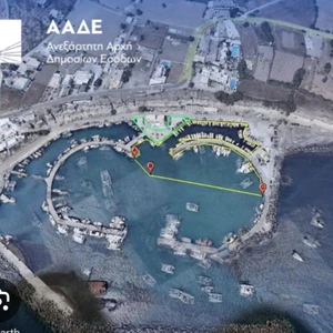 ΑΑΔΕ: Φοροδιαφυγή για 1 στα 2 τουριστικά σκάφη στην Σαντορίνη