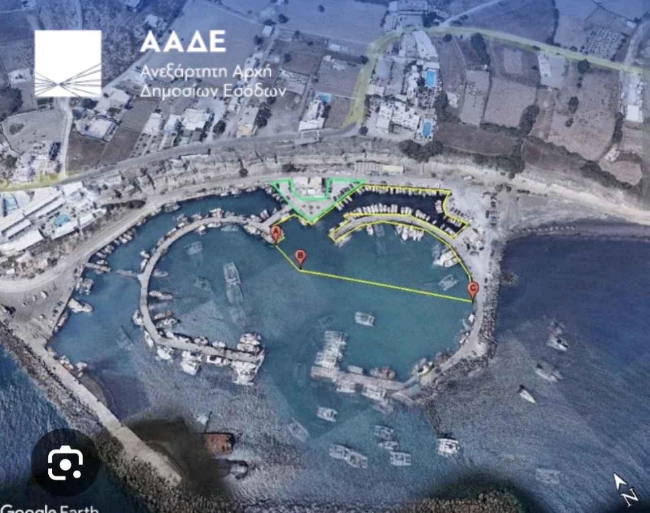 ΑΑΔΕ: Φοροδιαφυγή για 1 στα 2 τουριστικά σκάφη στην Σαντορίνη