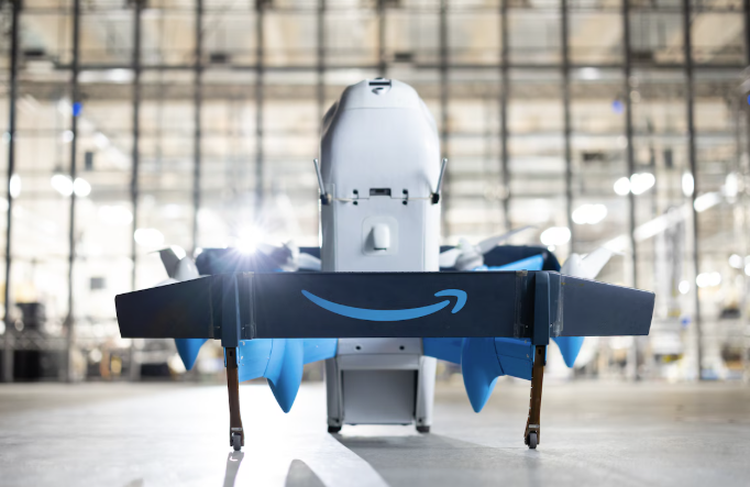 Amazon: Θα επεκτείνει την υπηρεσία drone σε σχεδόν 500 πόλεις