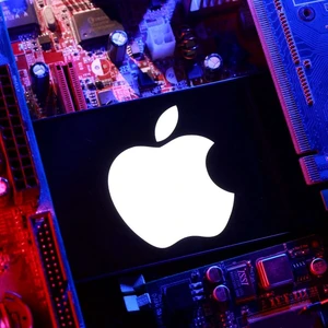 Μόσχα: Απειλεί με πρόστιμο την Apple εάν δεν συμπεριλάβει ρωσικές εφαρμογές στο IOS