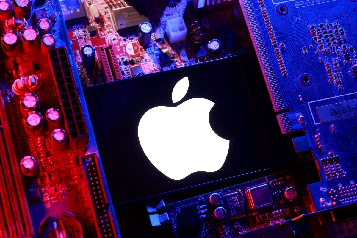 Μόσχα: Απειλεί με πρόστιμο την Apple εάν δεν συμπεριλάβει ρωσικές εφαρμογές στο IOS