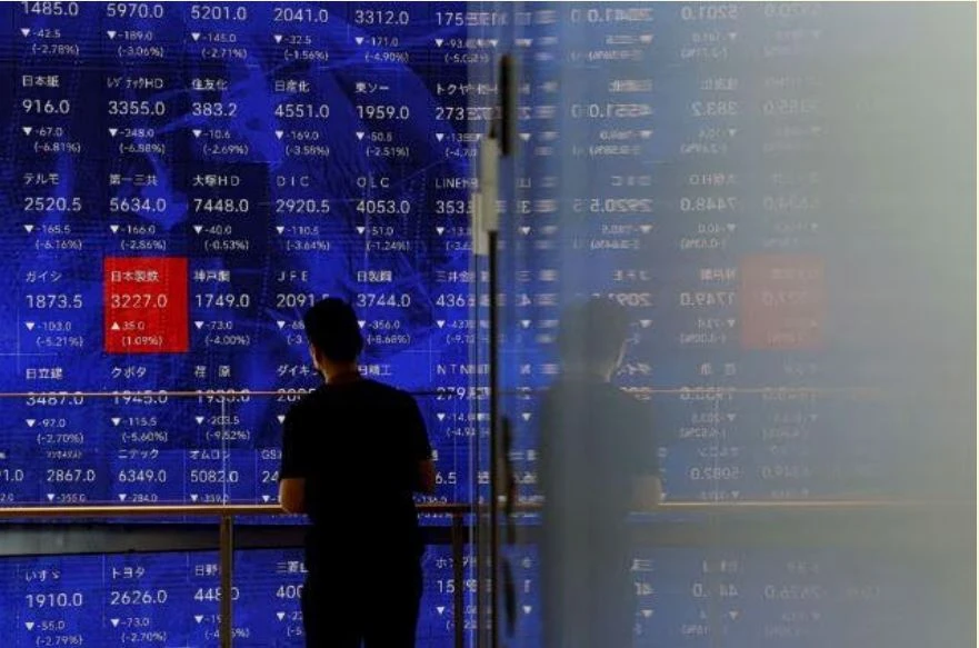 Ασιατικά χρηματιστήρια: Πιέσεις, «βουτιά» 2,5% για τον Nikkei