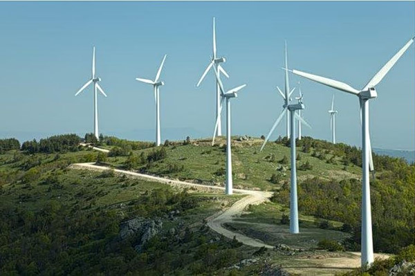 Χωροταξικό ΑΠΕ: Τι φέρνουν οι νέες ρυθμίσεις – Πού μπαίνουν «κόφτες»