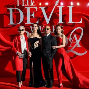 The Devil Wears Prada 2: Στο «σφυρί» ρούχα και αξεσουάρ από την ταινία