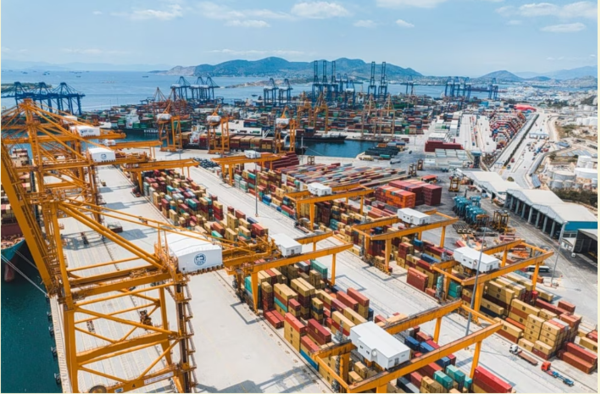 ΟΛΠ: Προβληματισμός στον Πειραιά για το νέο καταστατικό – Logistics, άλλα λιμάνια και το βλέμμα στην Ελευσίνα