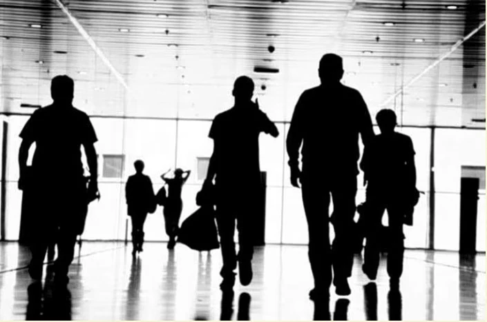ΟΟΣΑ: Στη δεύτερη χαμηλότερη θέση η απασχόληση νέων στην Ελλάδα – Στα ύψη το κόστος στέγασης