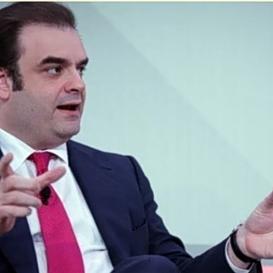 Πιερρακάκης: Πώς η πρόωρη αποπληρωμή χρέους εξυπηρετεί την οικονομία και τους πολίτες