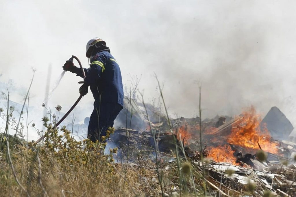 «Κόκκινος» συναγερμός για φωτιά σε Αττική και Εύβοια [χάρτες]