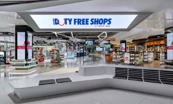 Hellenic Duty Free Shops: Aνέβασε ταχύτητα σε πωλήσεις και κέρδη – Η πρόκληση του 2026