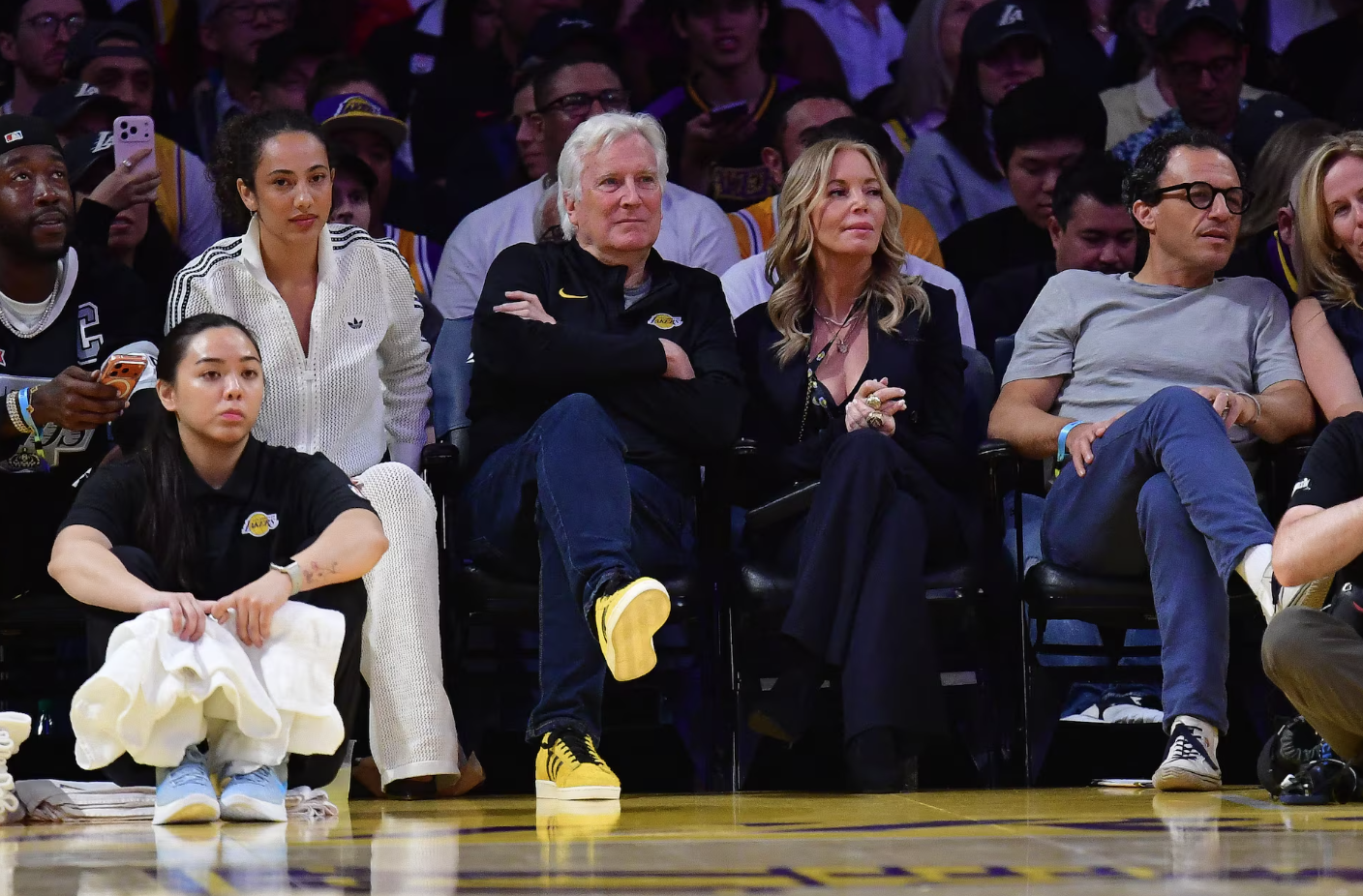 Lakers: Η κληρονόμος της ομάδας στο επίκεντρο του πιο άσχημου δράματος διαδοχής του NBA