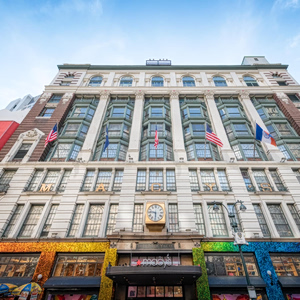 Macy’s: Η προσωρινή «αποκαθήλωση» – Τι φέρνει η επόμενη μέρα