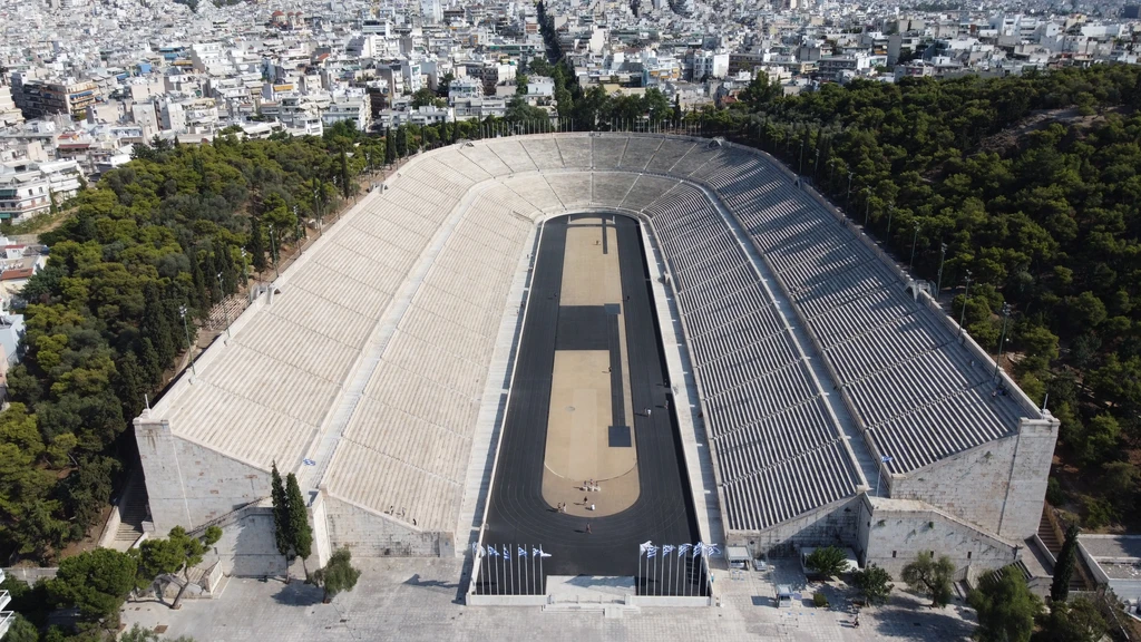 Evangelos Marinakis’ Funded Stadium Cleanup Draws Global Coverage