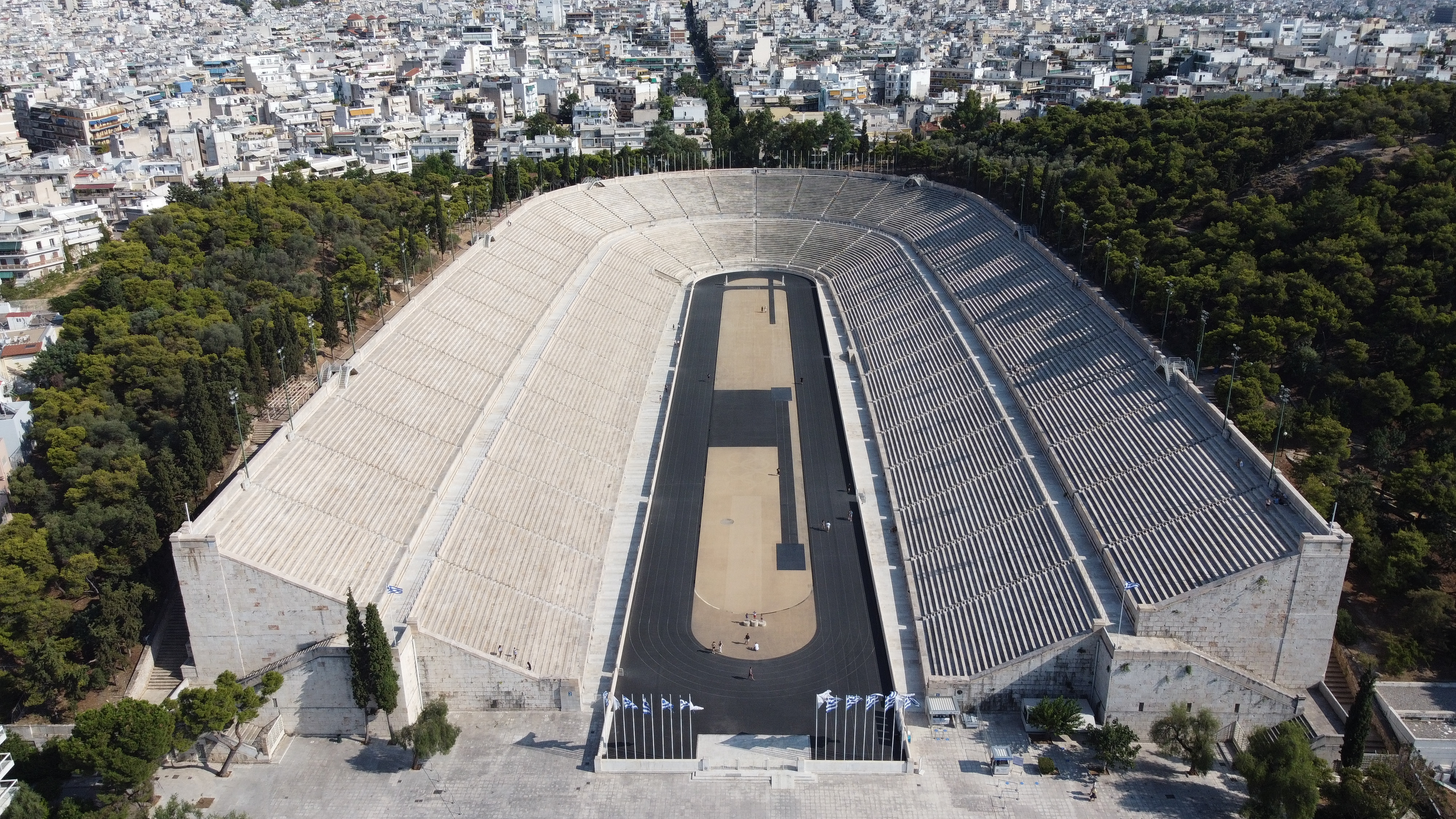 Evangelos Marinakis’ Funded Stadium Cleanup Draws Global Coverage