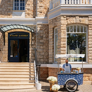 Ralph Lauren: Πάνω από τις εκτιμήσεις των αναλυτών – Διαχρονική αξία στην Ελλάδα