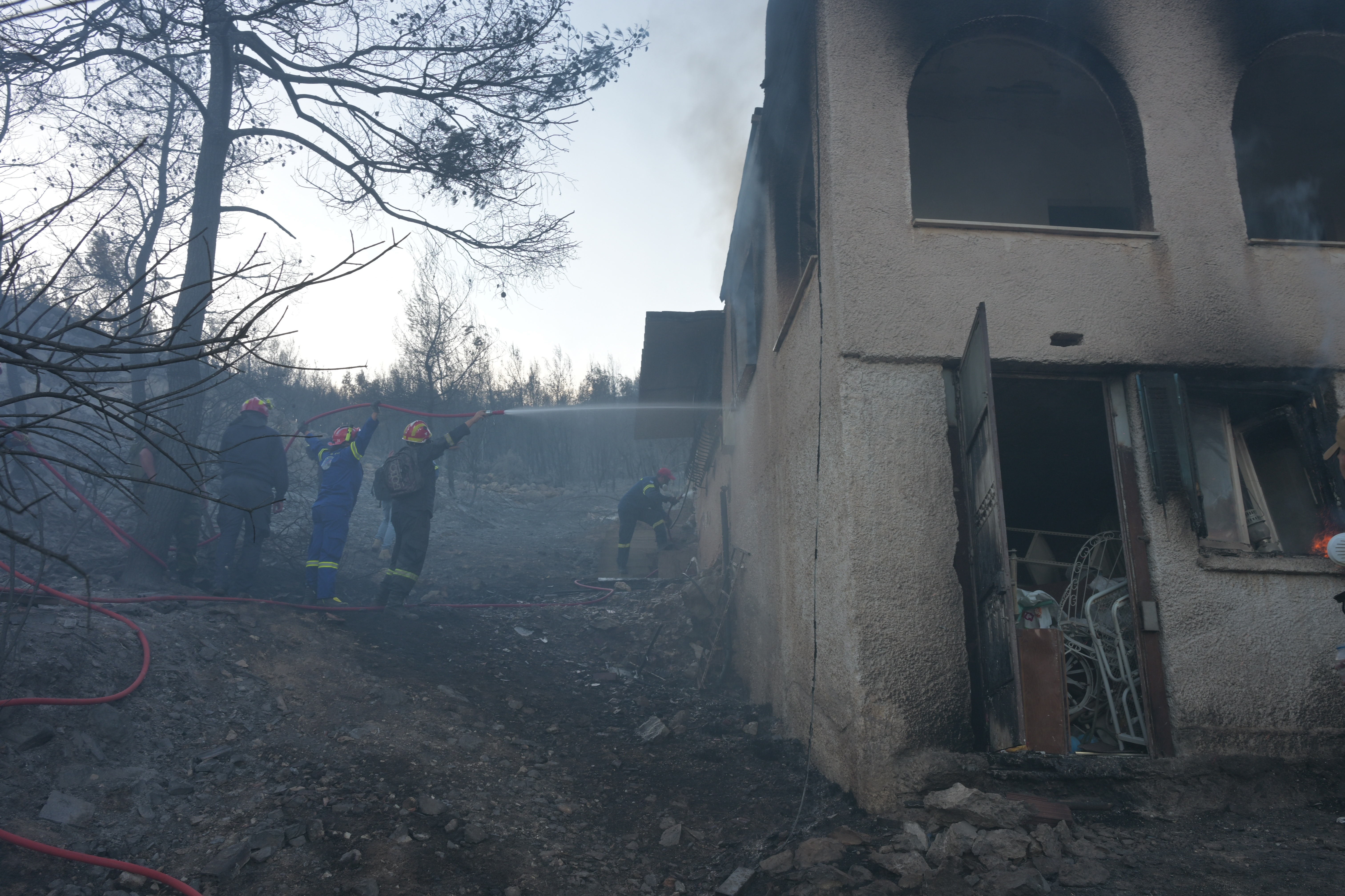 Σαλαμίνα: Ξεκινούν οι αυτοψίες για την καταγραφή των ζημιών από τις πυρκαγιές